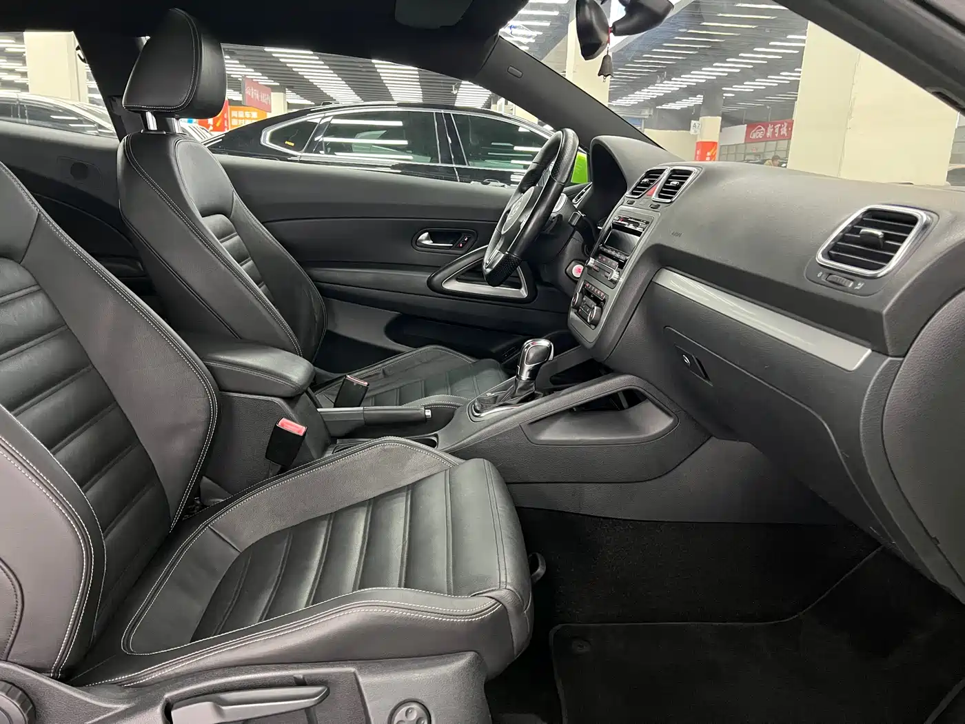 Volkswagen Scirocco 2011 2.0TSI Luxury фото 7