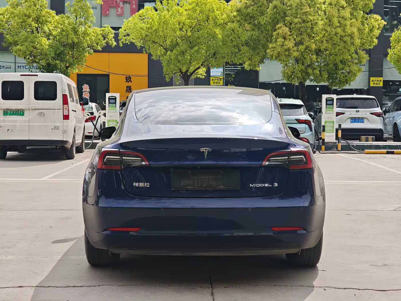 TESLA MODEL 3