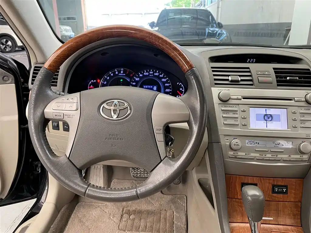 Toyota Camry 2011 240G Classic Anniversary Edition фото 13