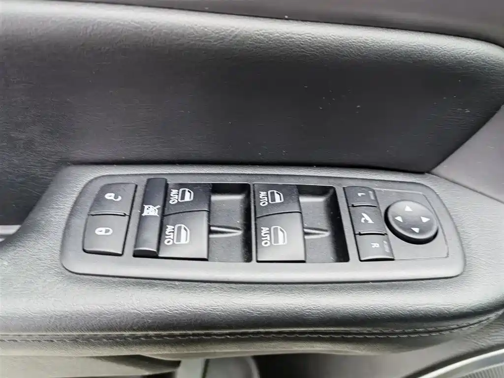 JEEP GRAND COMMANDER