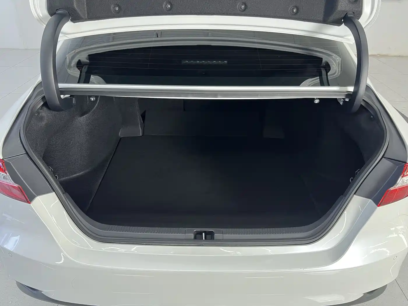 Toyota Camry 2021 2.0G Luxury Edition фото 10