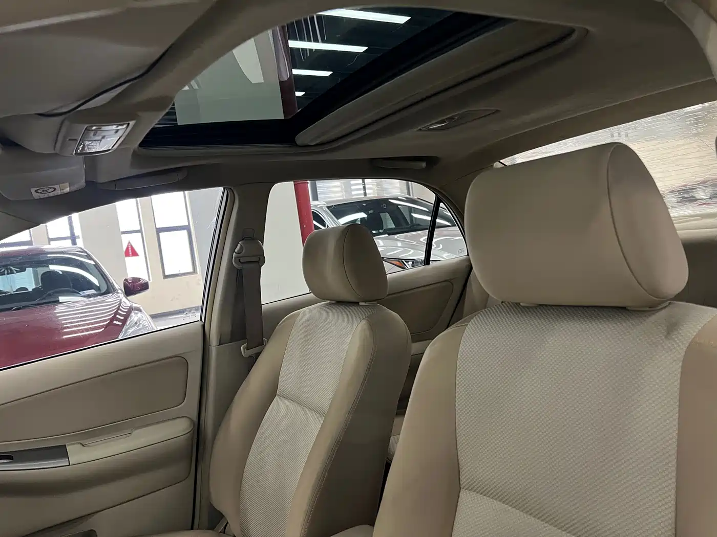 Toyota Corolla 2013 1.6L Automatic Luxury фото 9