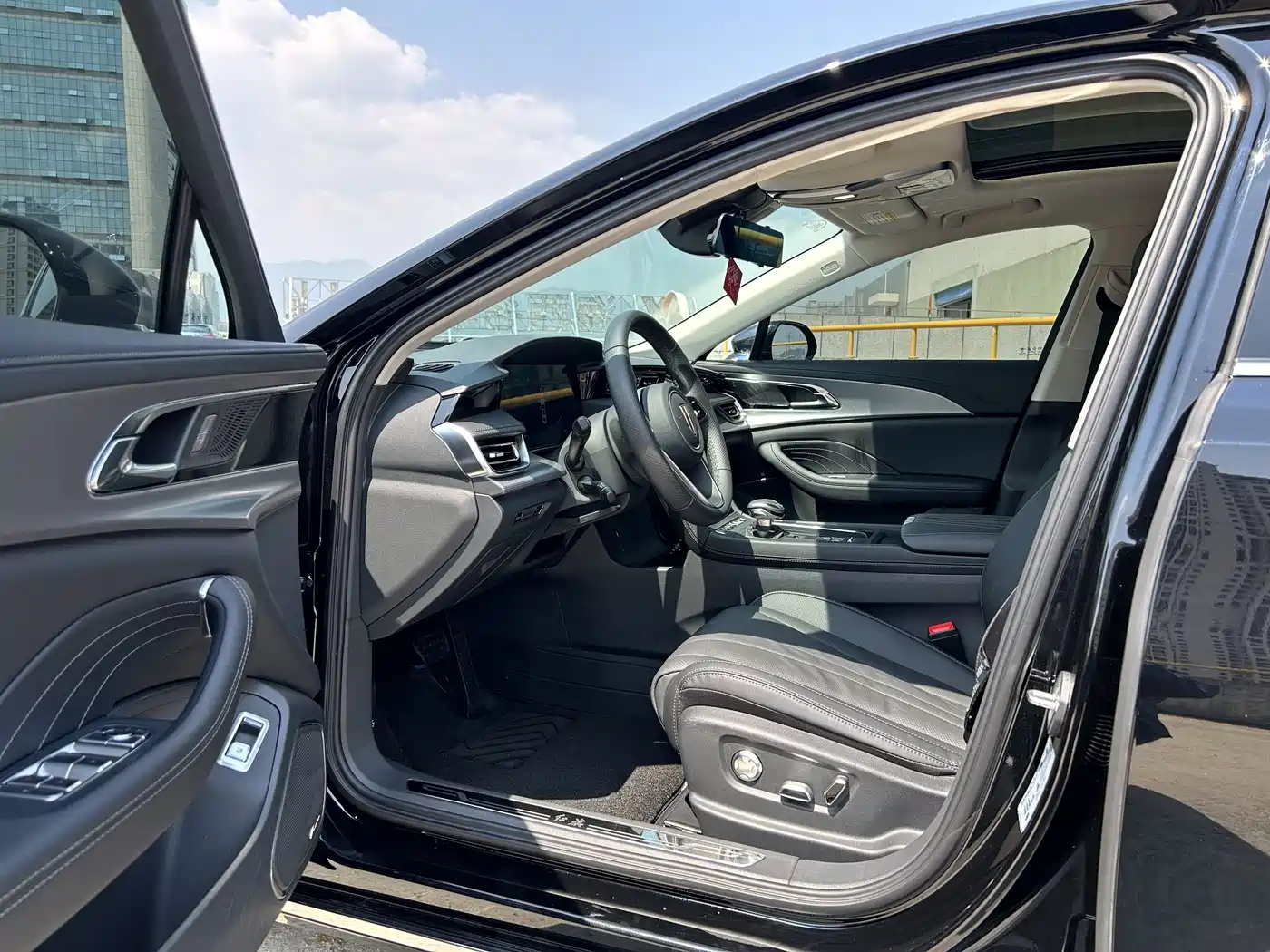 Hongqi H5 2024 2.0T Automatic Smart Connect Flag Smooth Edition фото 4