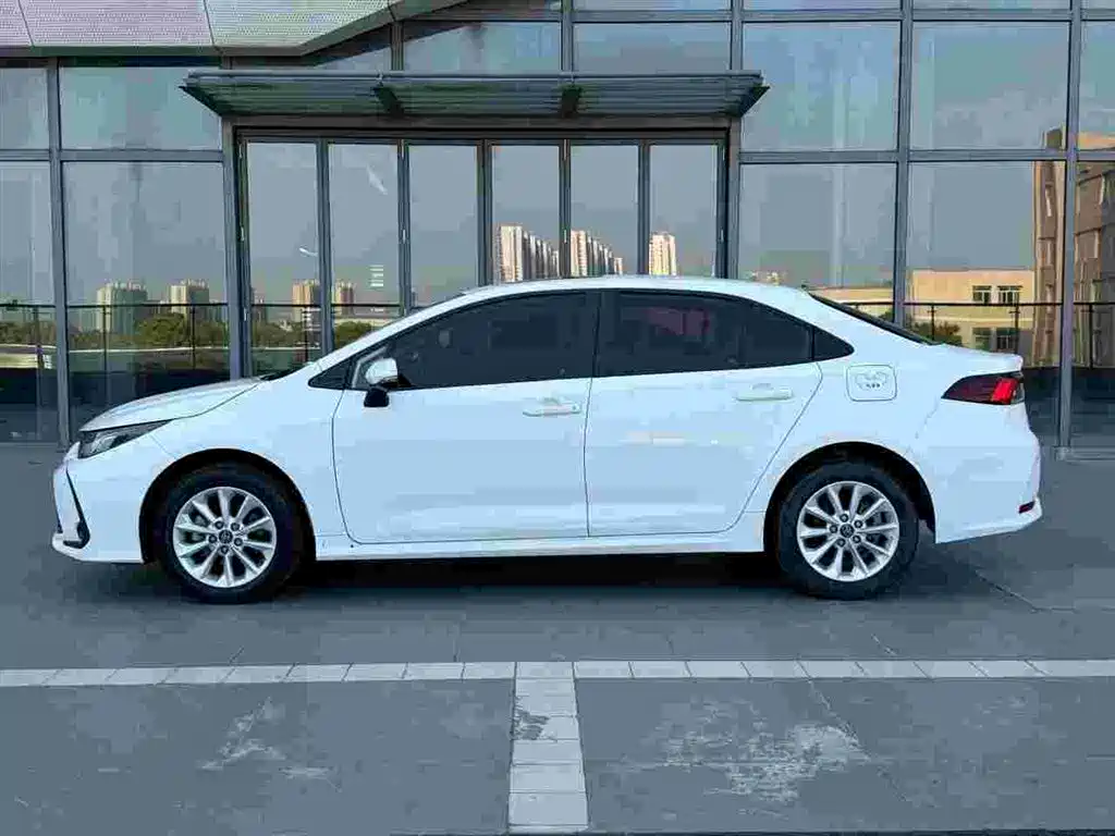 Toyota Corolla 2021 1.2T S-CVT Elite PLUS Edition фото 3
