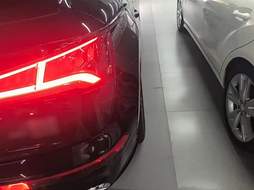Audi Q5L 2020 Facelift 40 TFSI Honor Fashion фото 8