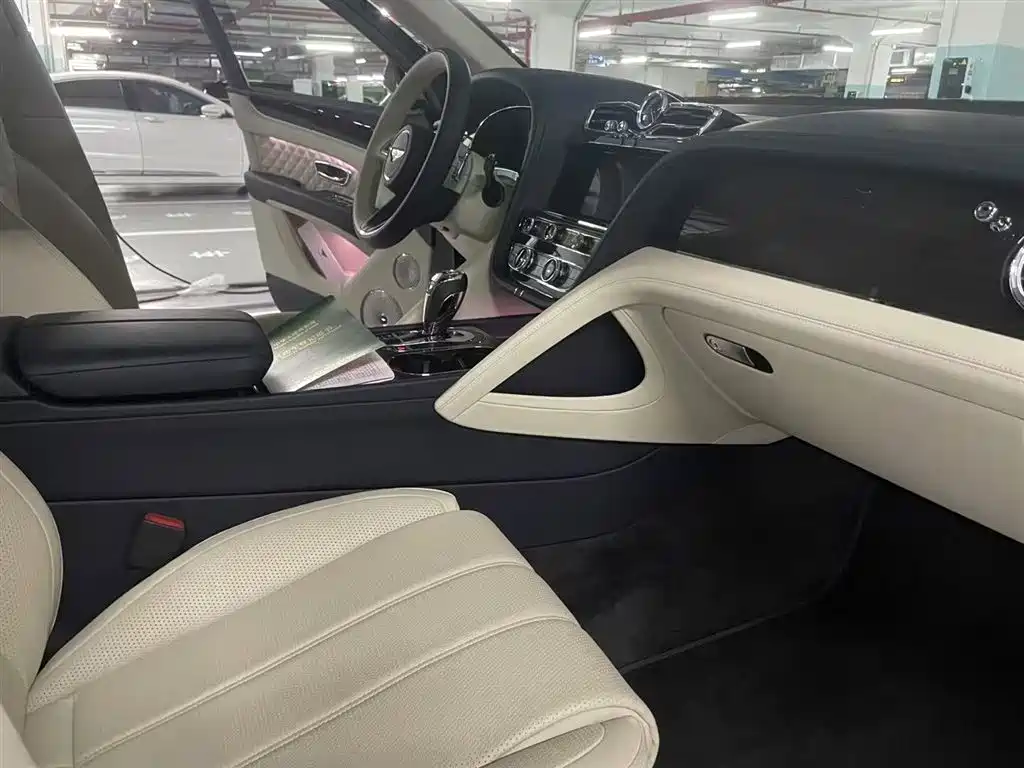 Bentley Bentayga 2021 4.0T V8 фото 6