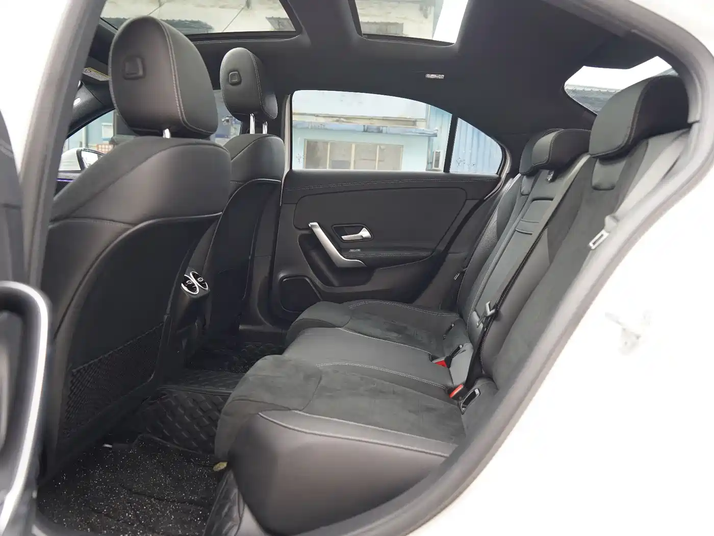 Mercedes-Benz A-Class 2023 A 200 L Fashion фото 12