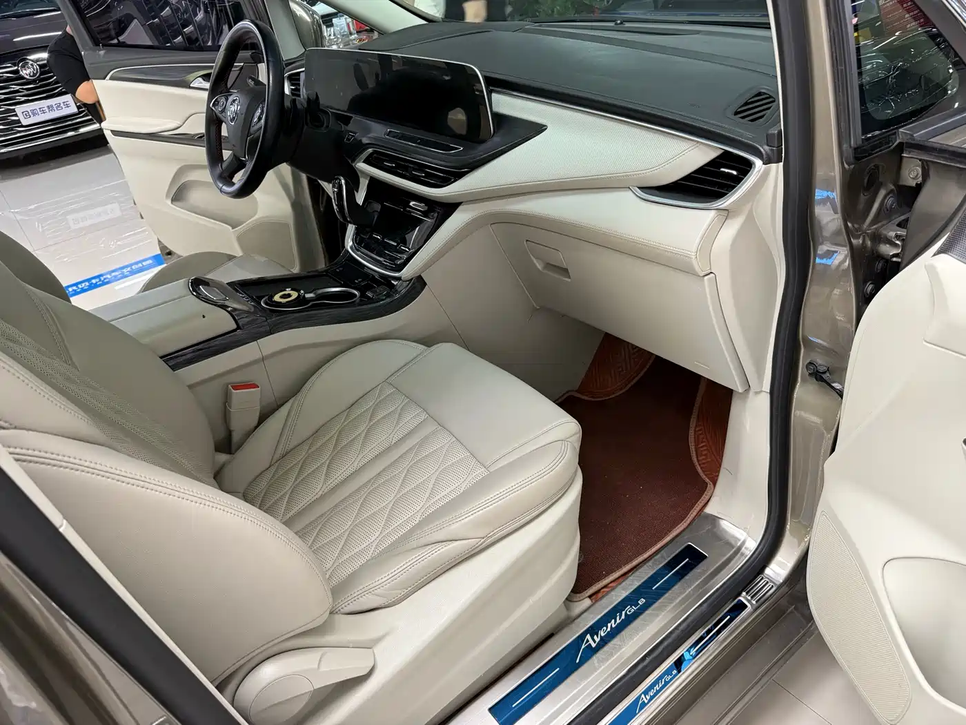 Buick GL8 2021 ES Landlord 653T Comfort фото 7