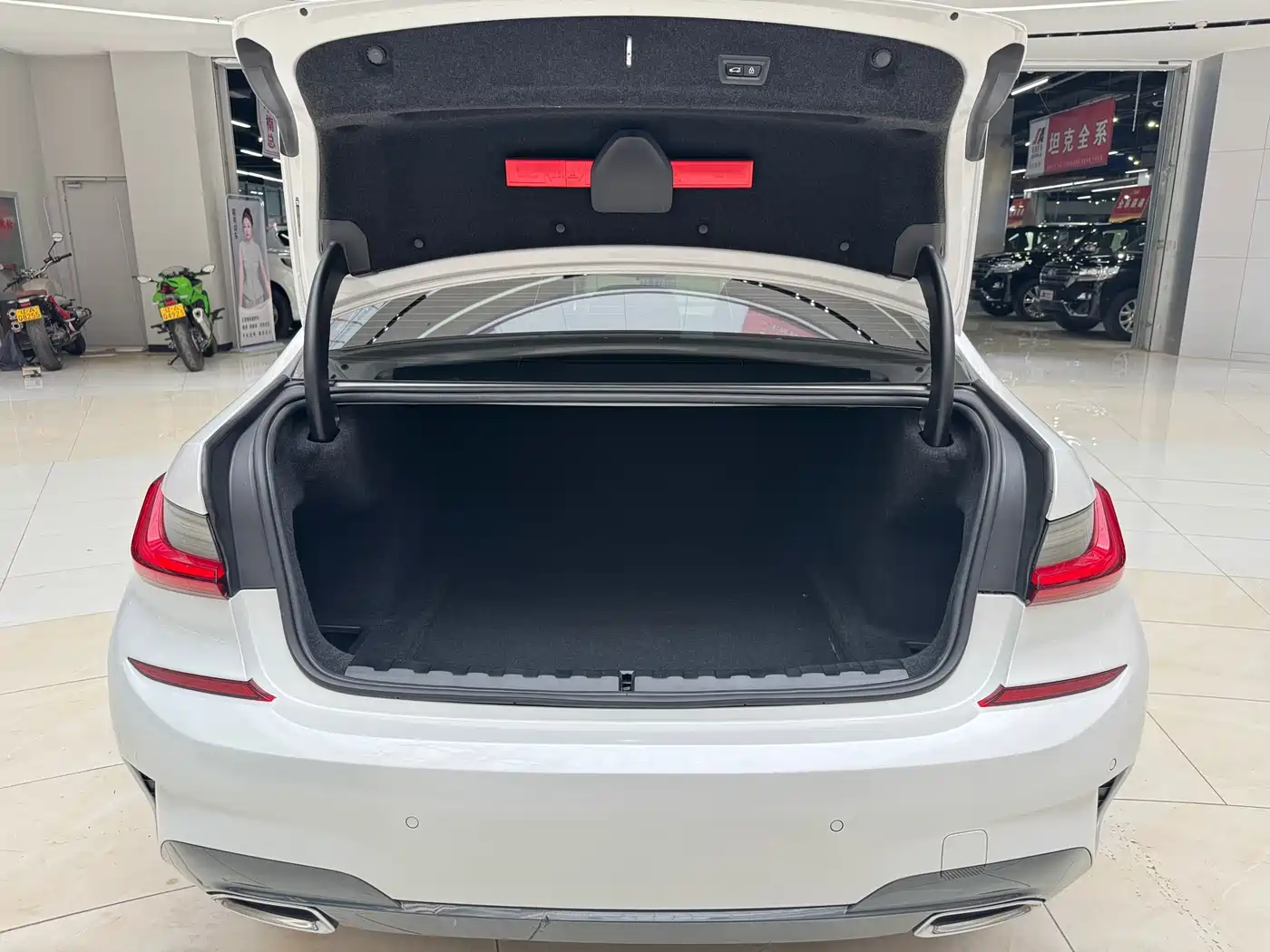 BMW 3 Series 2022 325Li M Sport Package фото 12