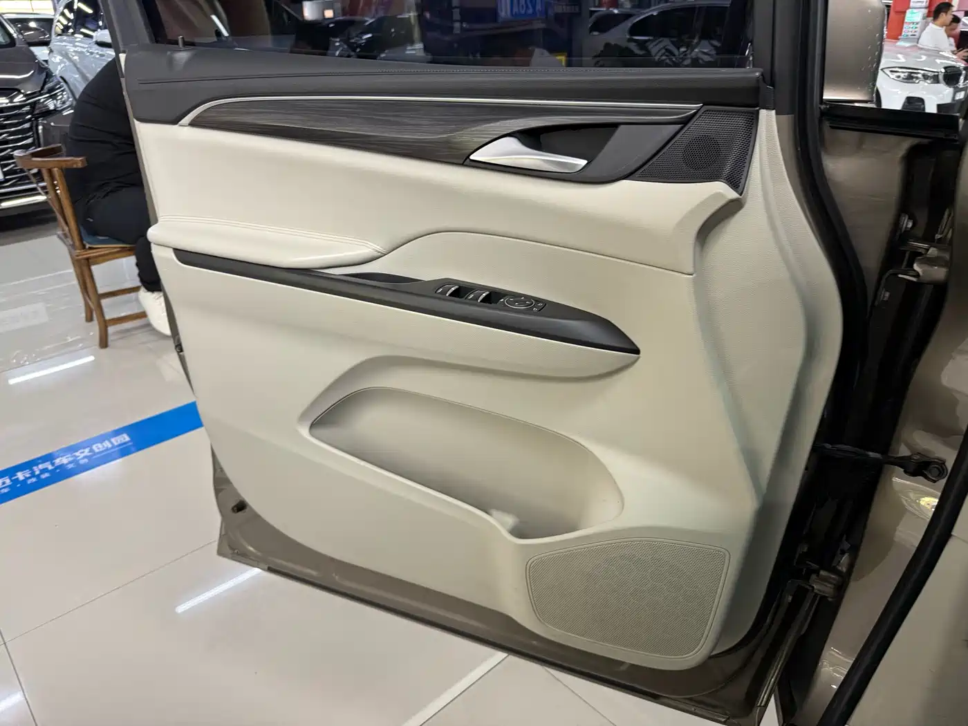 Buick GL8 2021 ES Landlord 653T Comfort фото 12