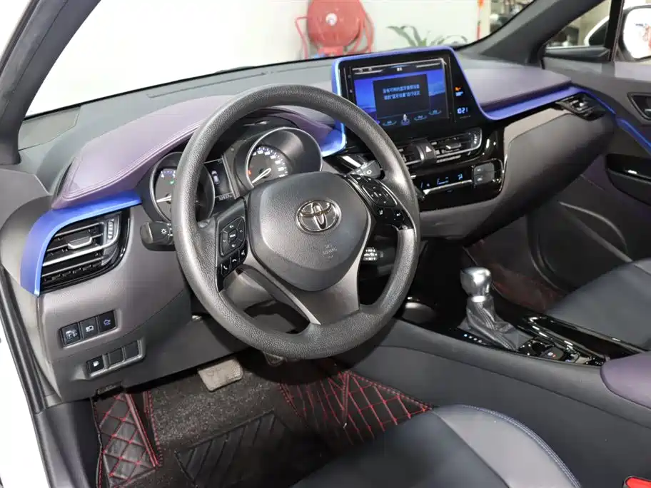 Toyota C-HR 2020 Model 2.0L Leading фото 9