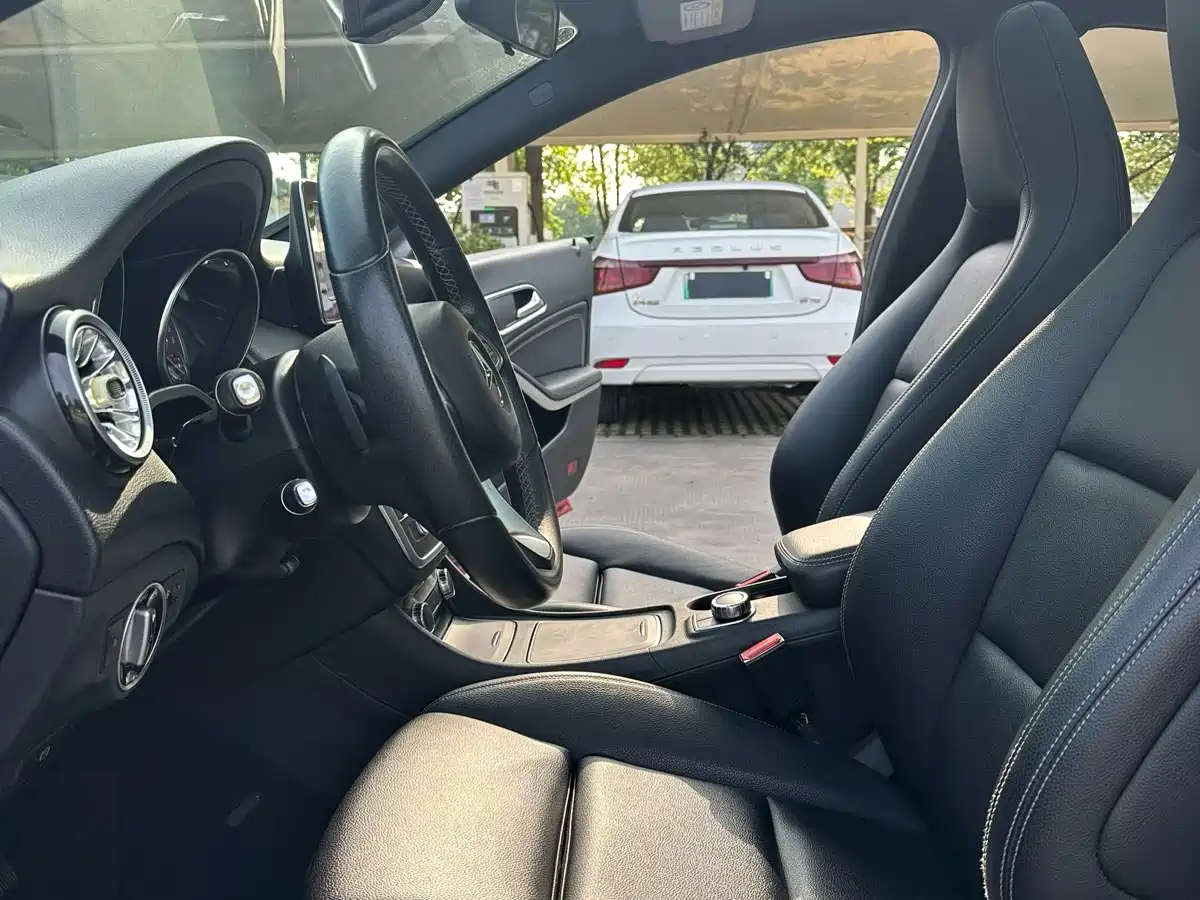 Mercedes-Benz CLA (Import) 2016 CLA 200 Sport фото 4