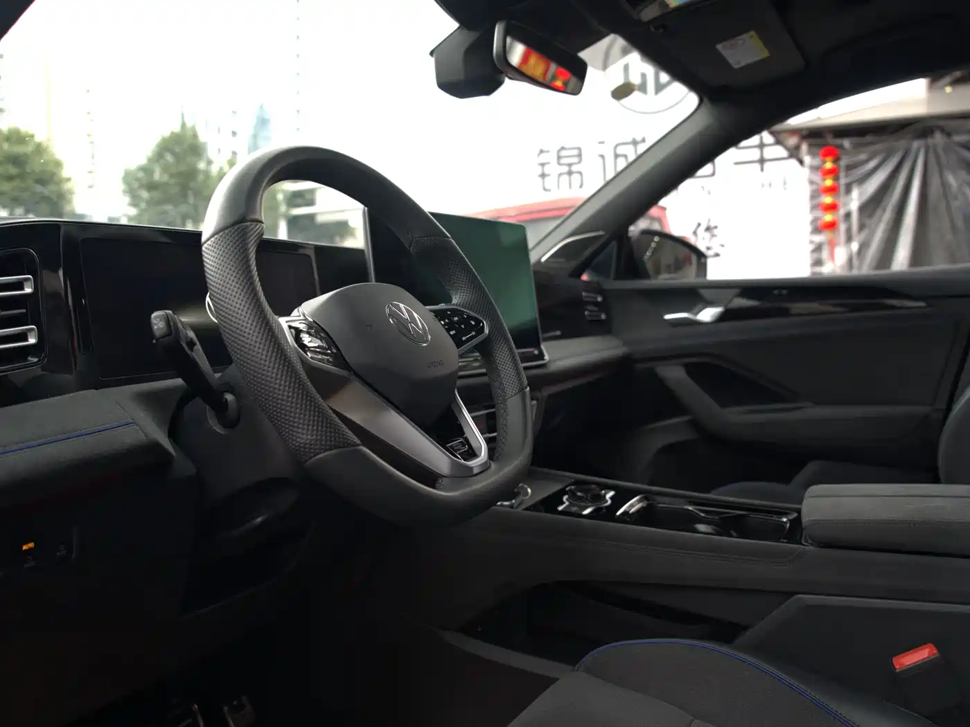 Volkswagen Tiguan L 2024 PRO 330TSI FWD R-Line Intelligent Premium Edition фото 13