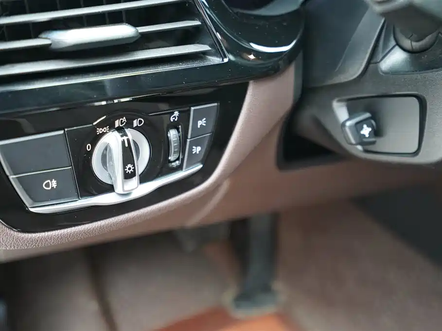 BMW 5 Series 2022 Model Second Facelift 525Li M Sport Package фото 7