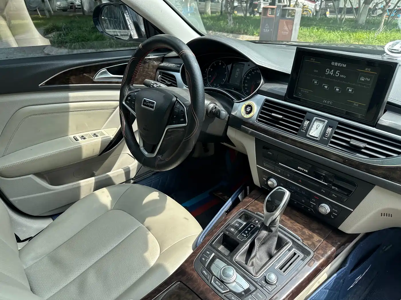Фото 17 - Zotye Z700