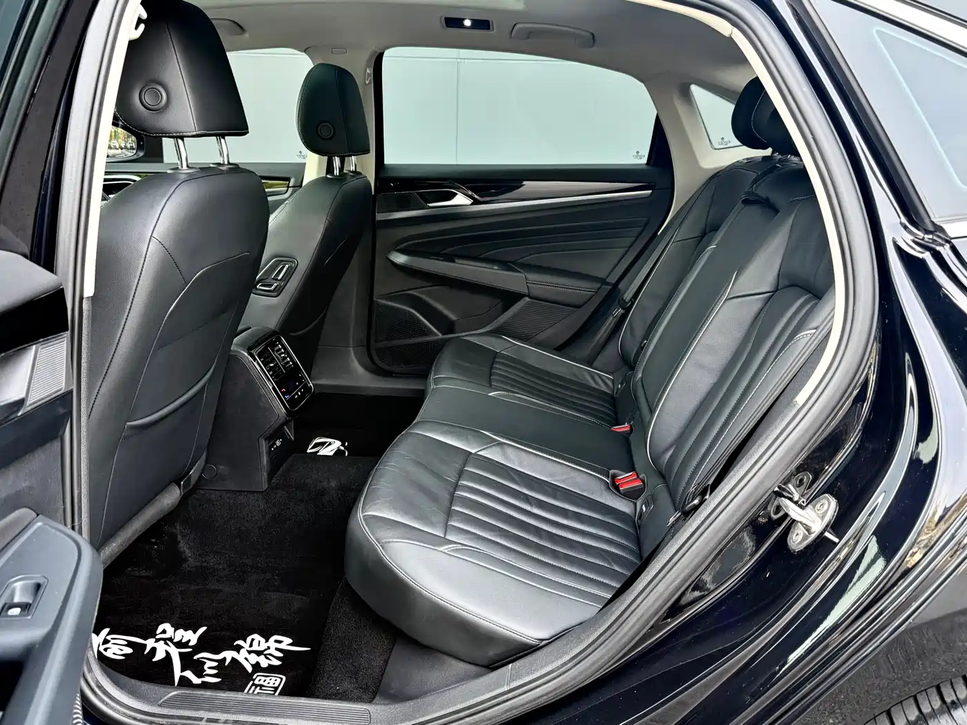Volkswagen Passat 2024 330TSI Starlight Elite Edition фото 6