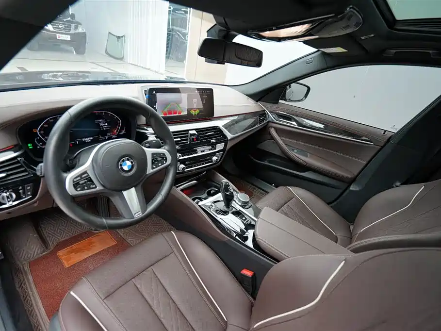BMW 5 Series 2022 Model Second Facelift 525Li M Sport Package фото 3
