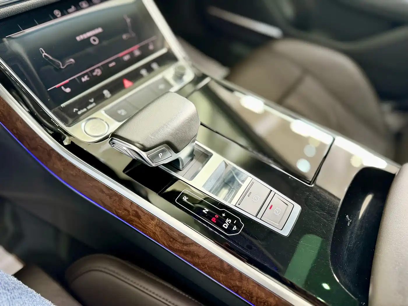 Audi A8 2018 A8L 55 TFSI quattro Launch Premium фото 11