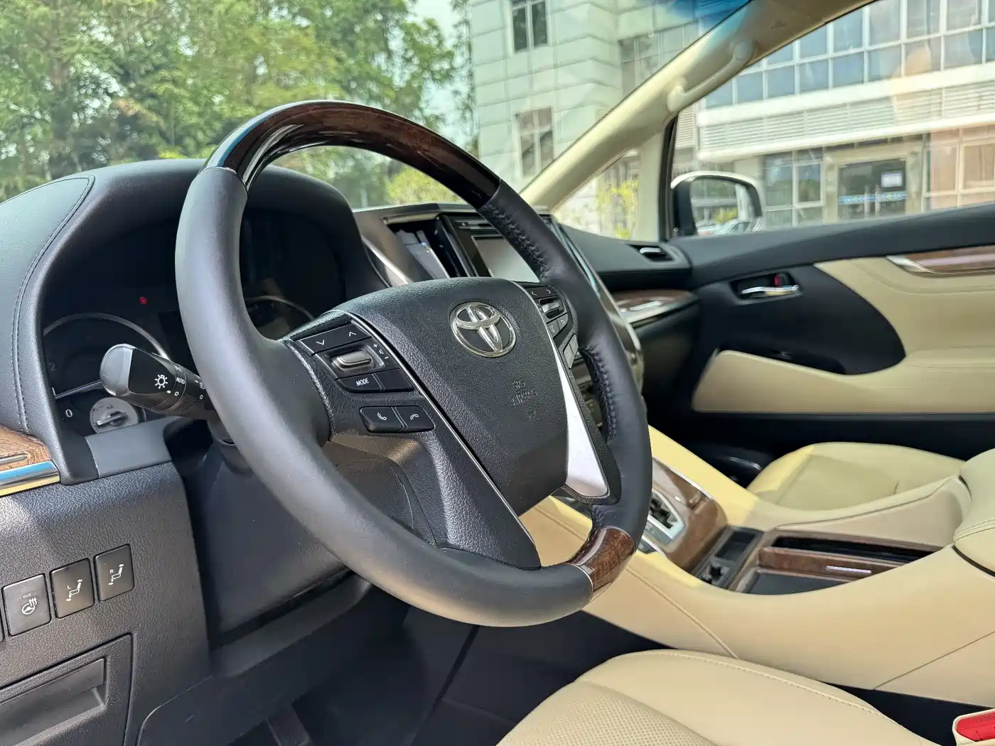 Toyota Alphard 2015 3.5L Premium Edition фото 6