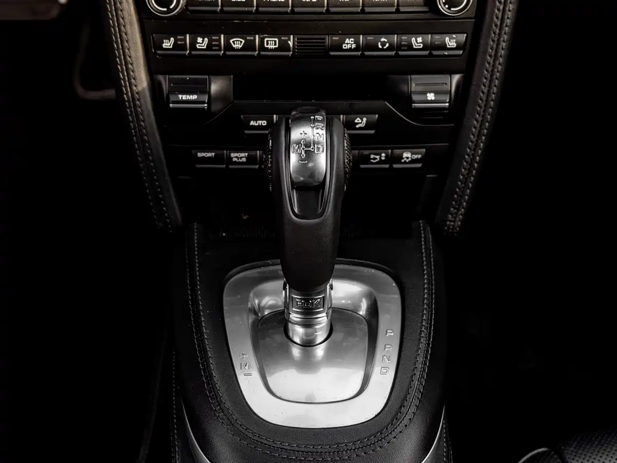 Porsche 911 2010 Turbo S 3.8T фото 11