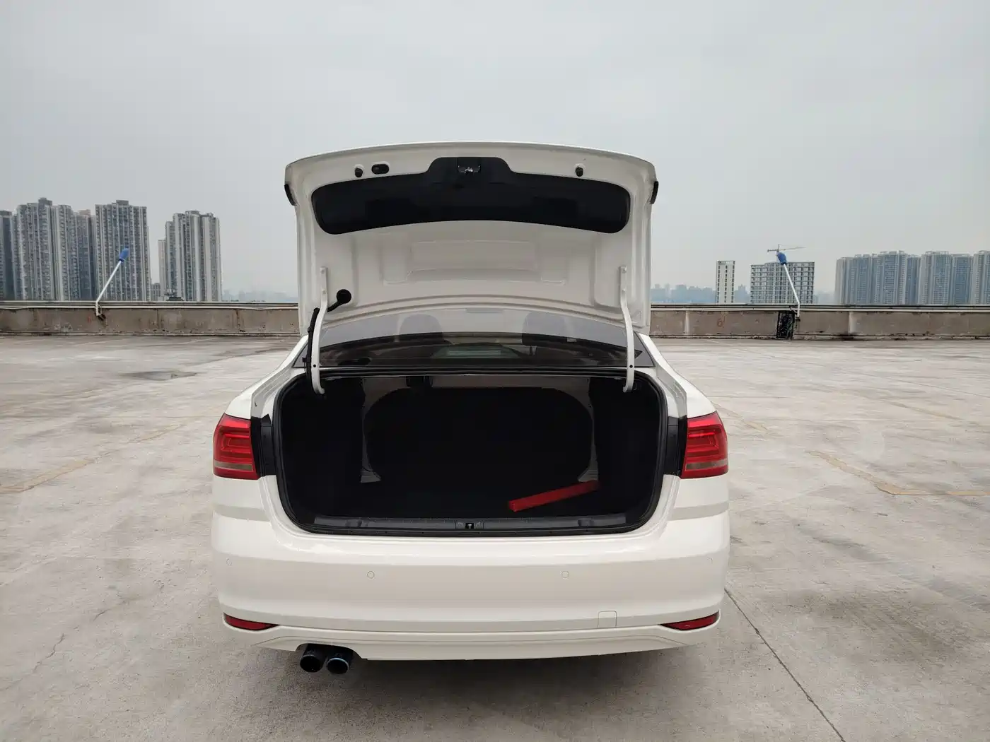 Volkswagen Lavida 2017 1.6L Automatic Comfort Edition фото 7