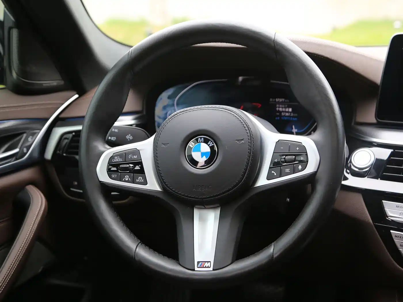 BMW 5 Series New Energy 2021 535Le Pioneer Edition M Sport Package фото 7