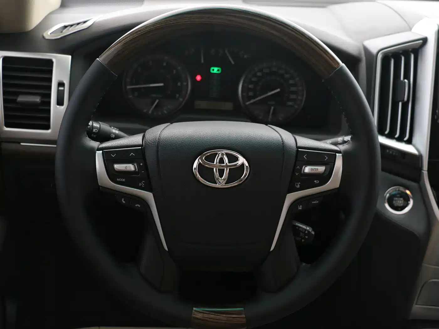 Toyota Land Cruiser 2010 Model 4.0L Automatic VX фото 12