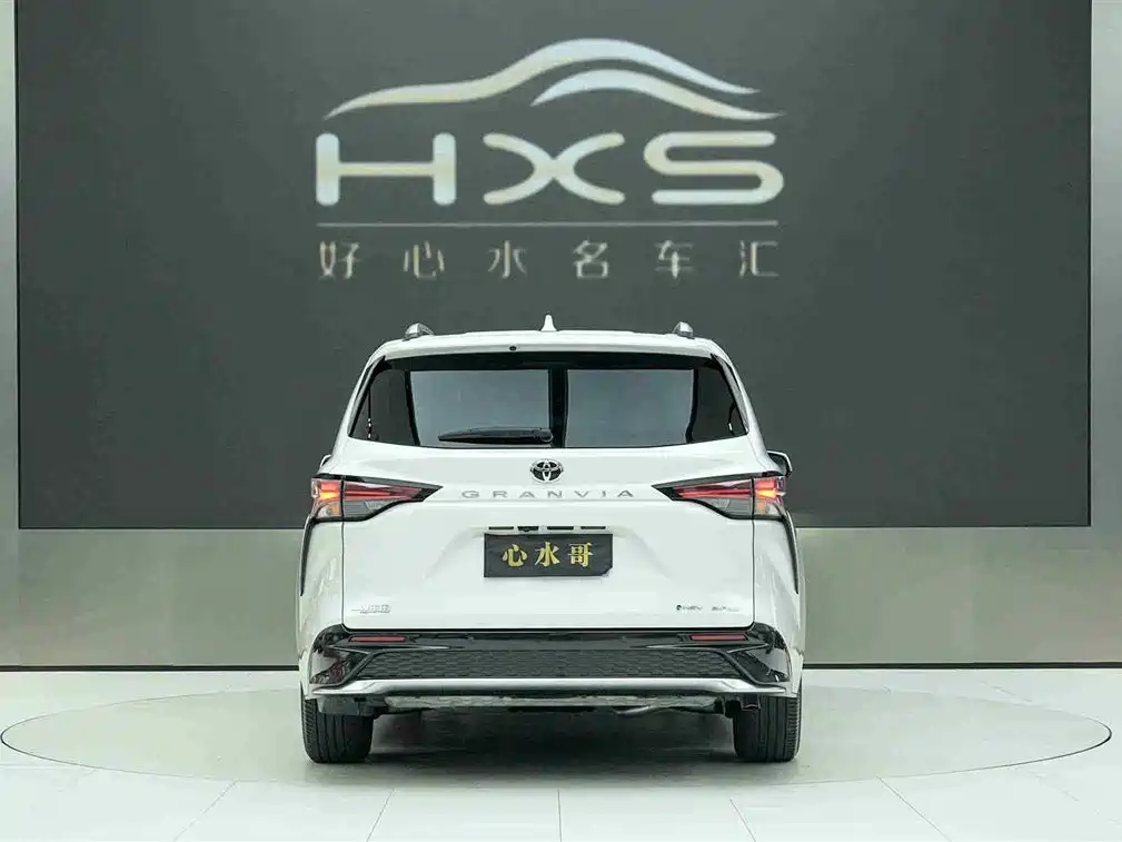 Toyota Granvia 2024 2.5L Hybrid Premium PLUS 4WD Edition фото 5