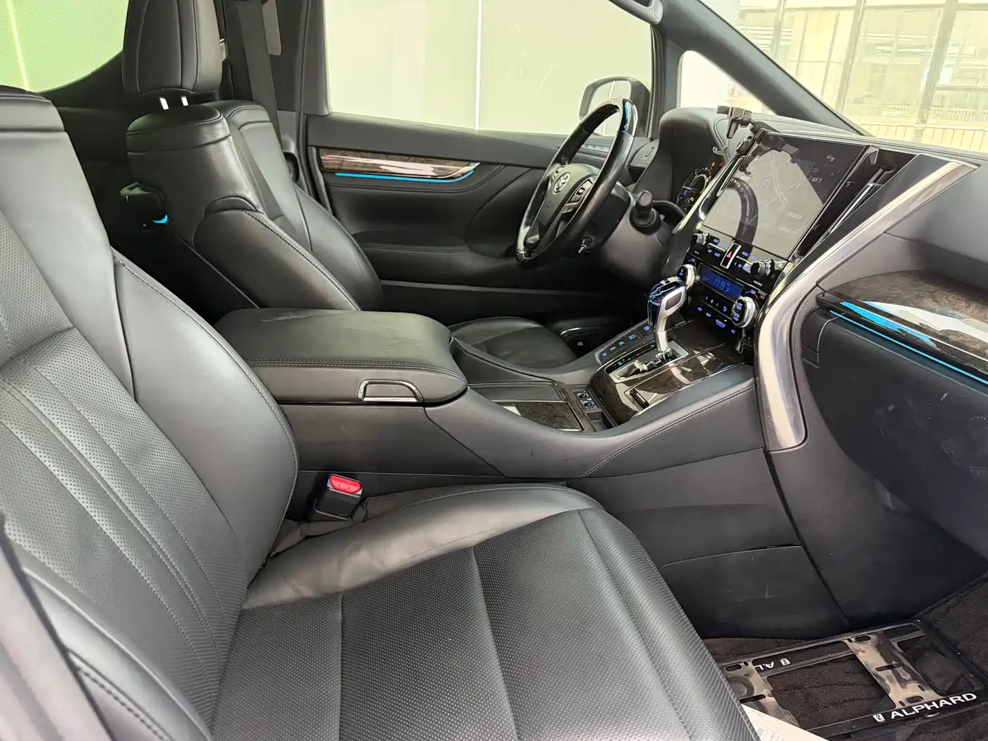 Toyota Alphard 2021 Hybrid 2.5L Premium фото 4