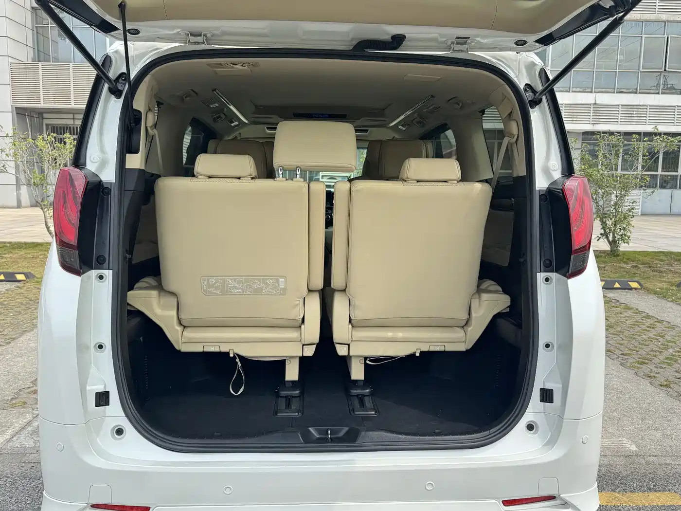 Toyota Alphard 2015 3.5L Premium Edition фото 15