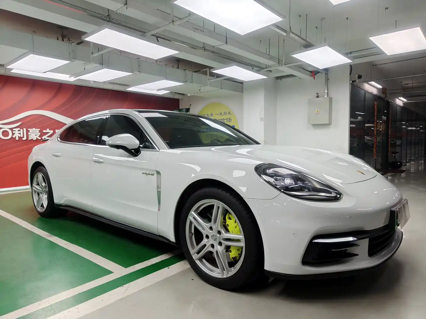 Porsche Panamera New Energy 2017 Panamera 4 E-Hybrid Executive Long Wheelbase 2.9T фото 3