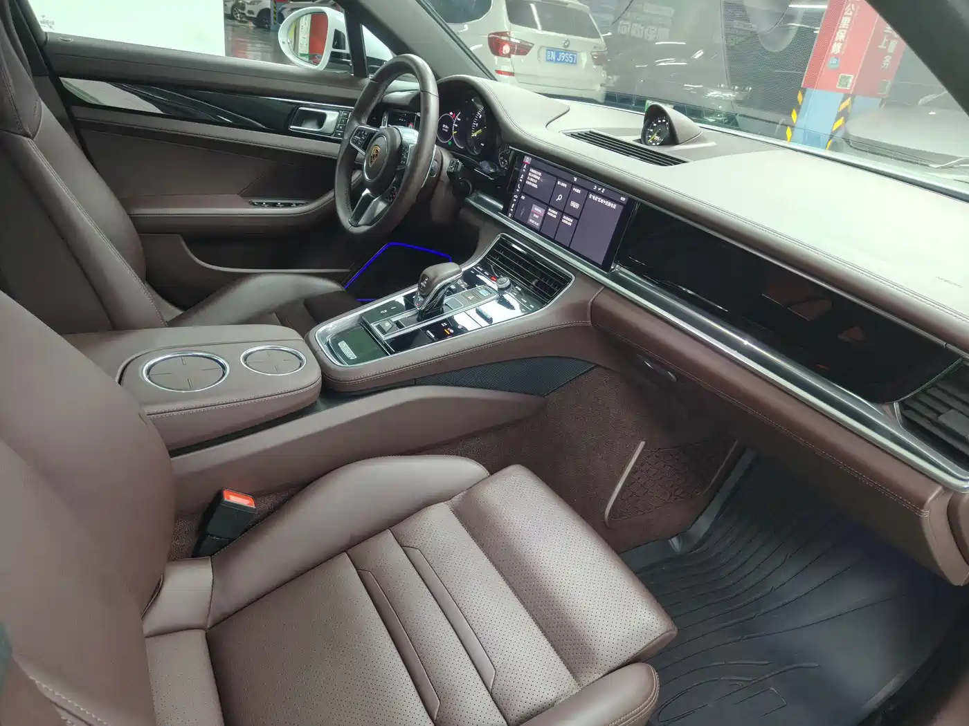 Porsche Panamera New Energy 2017 Panamera 4 E-Hybrid Executive Long Wheelbase 2.9T фото 18