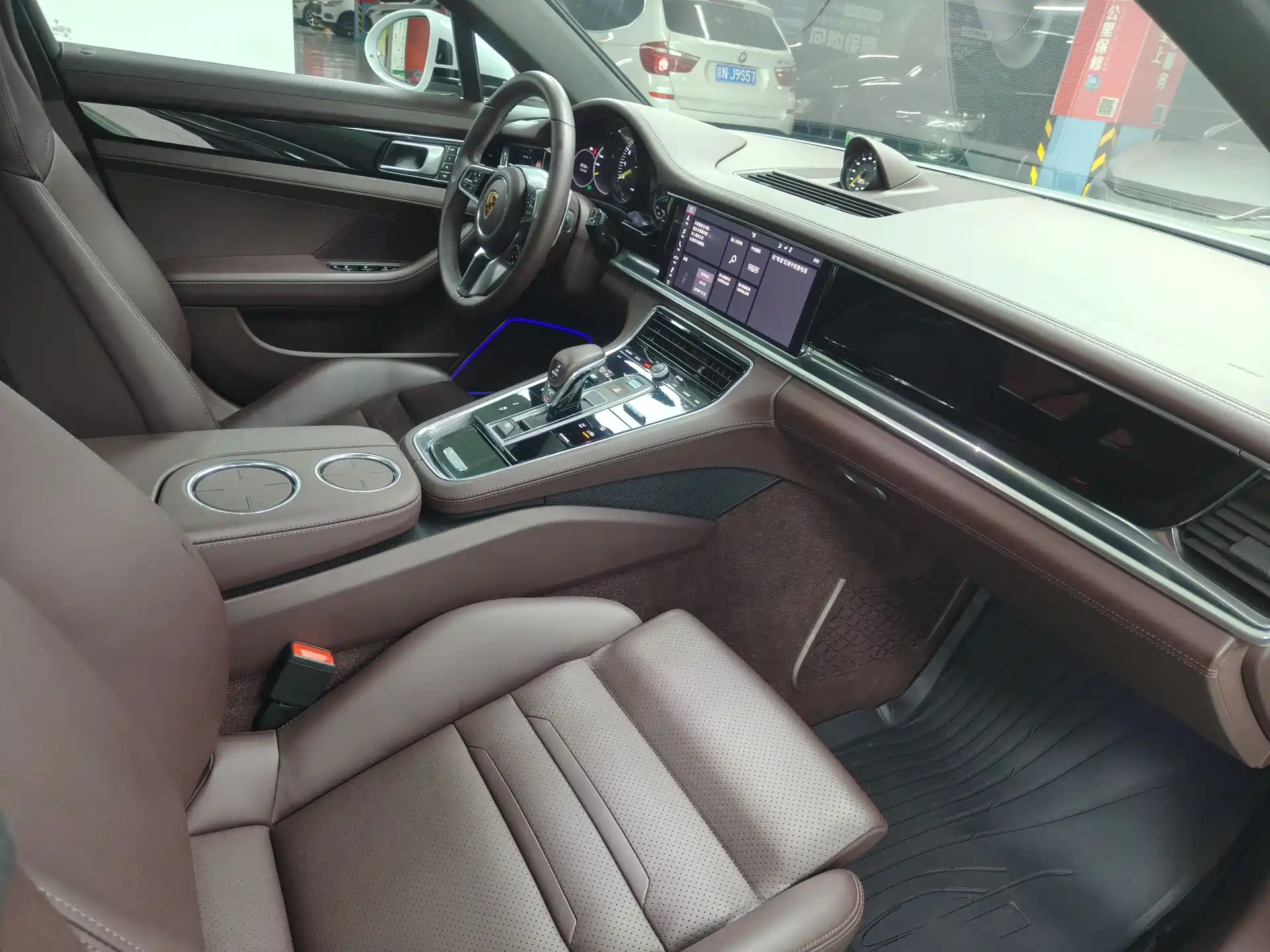 Photo 18 - Porsche Panamera New Energy