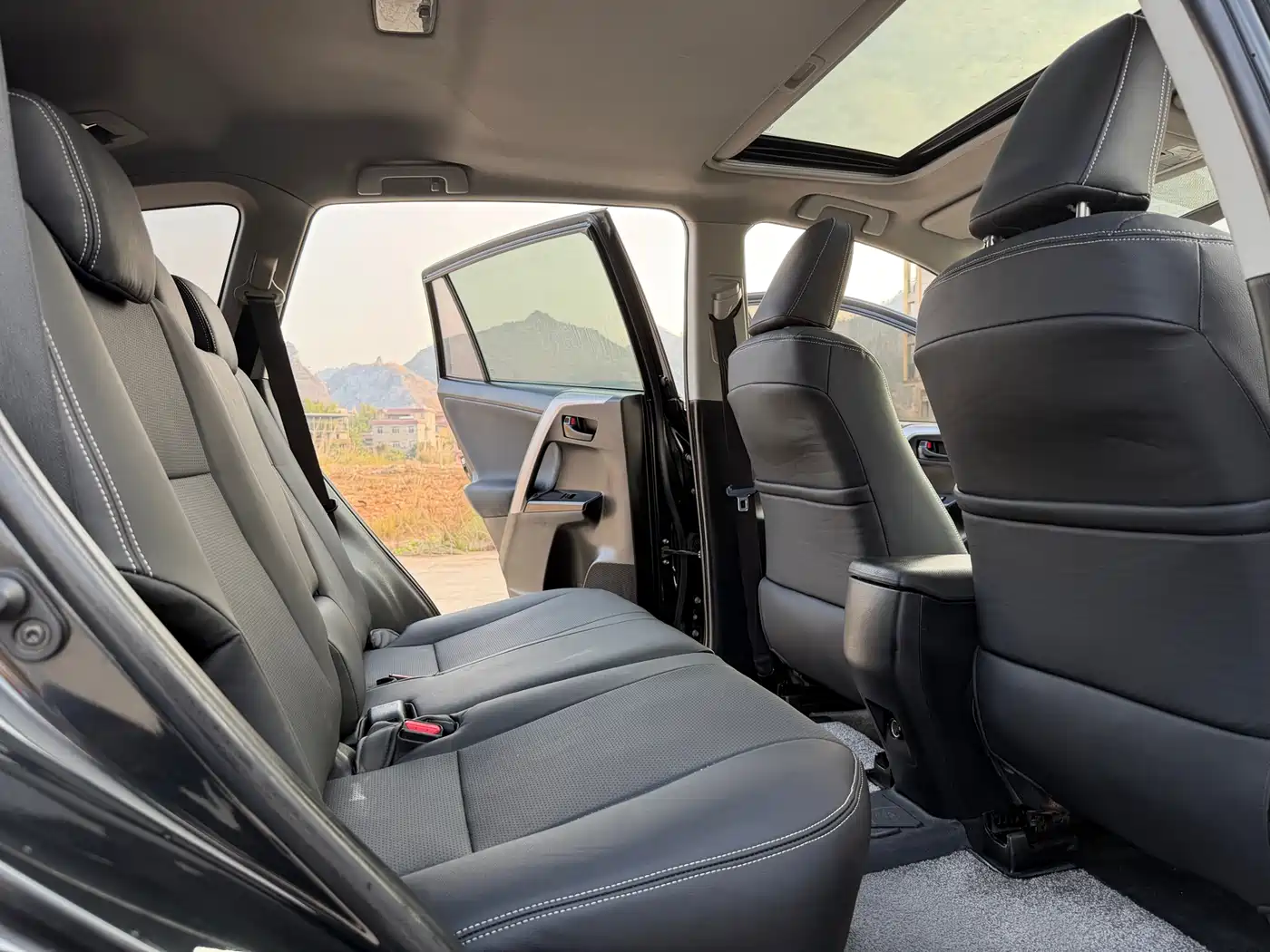 Toyota RAV4 Rongfang 2019 2.0L CVT 2WD Style X Limited Edition China VI фото 8