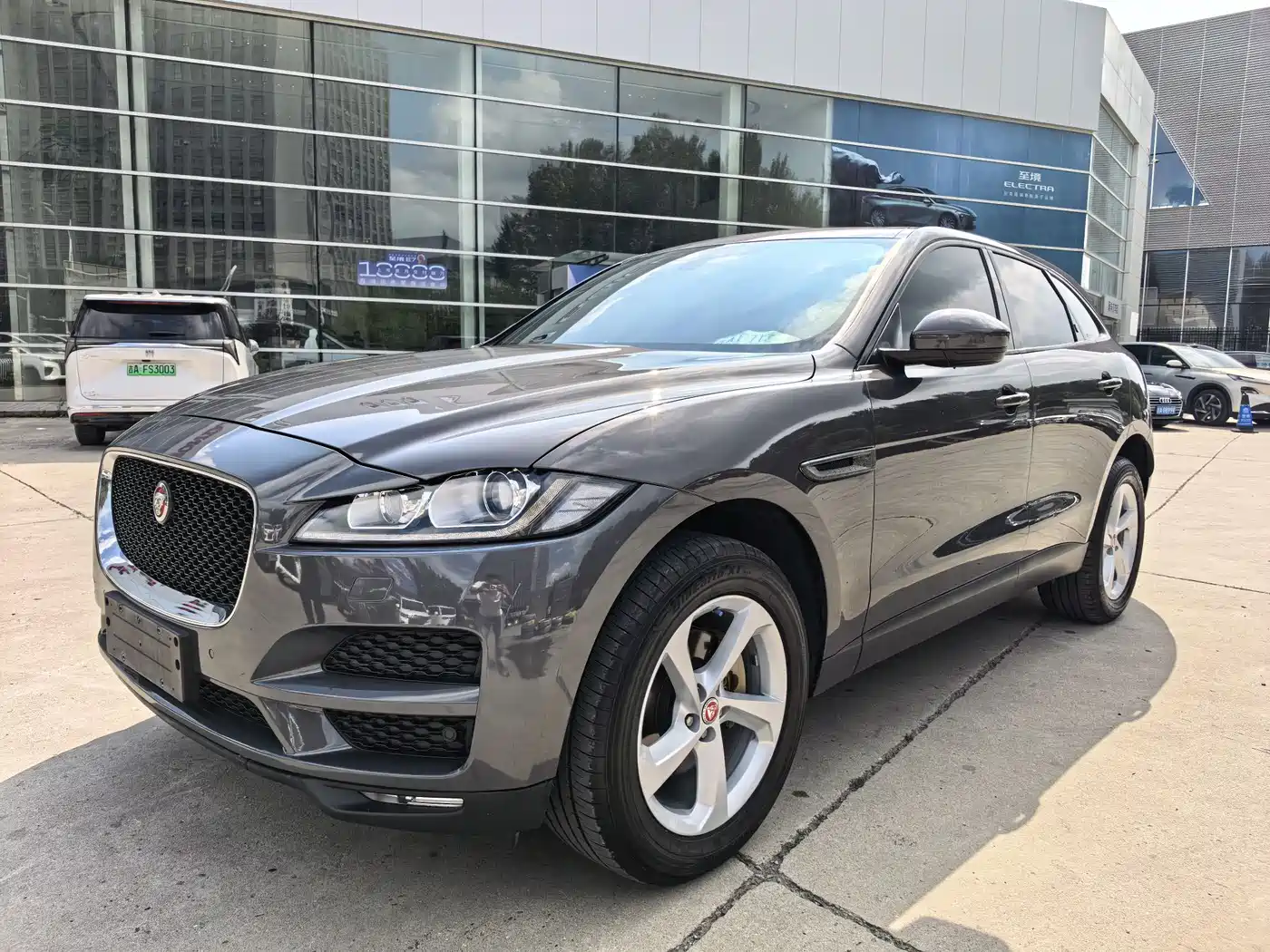 Jaguar F-PACE 2017 2016 2.0T FWD Urban Premium Edition