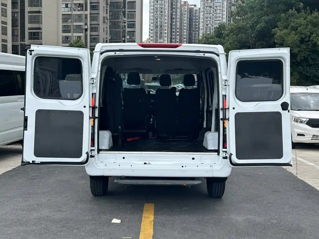 Jiangling JMC Fushun 2025 2025 Model 2.0T 6MT Diesel Short Wheelbase Low Roof Commercial MPV 5/6 Seats with Dual Swing Doors