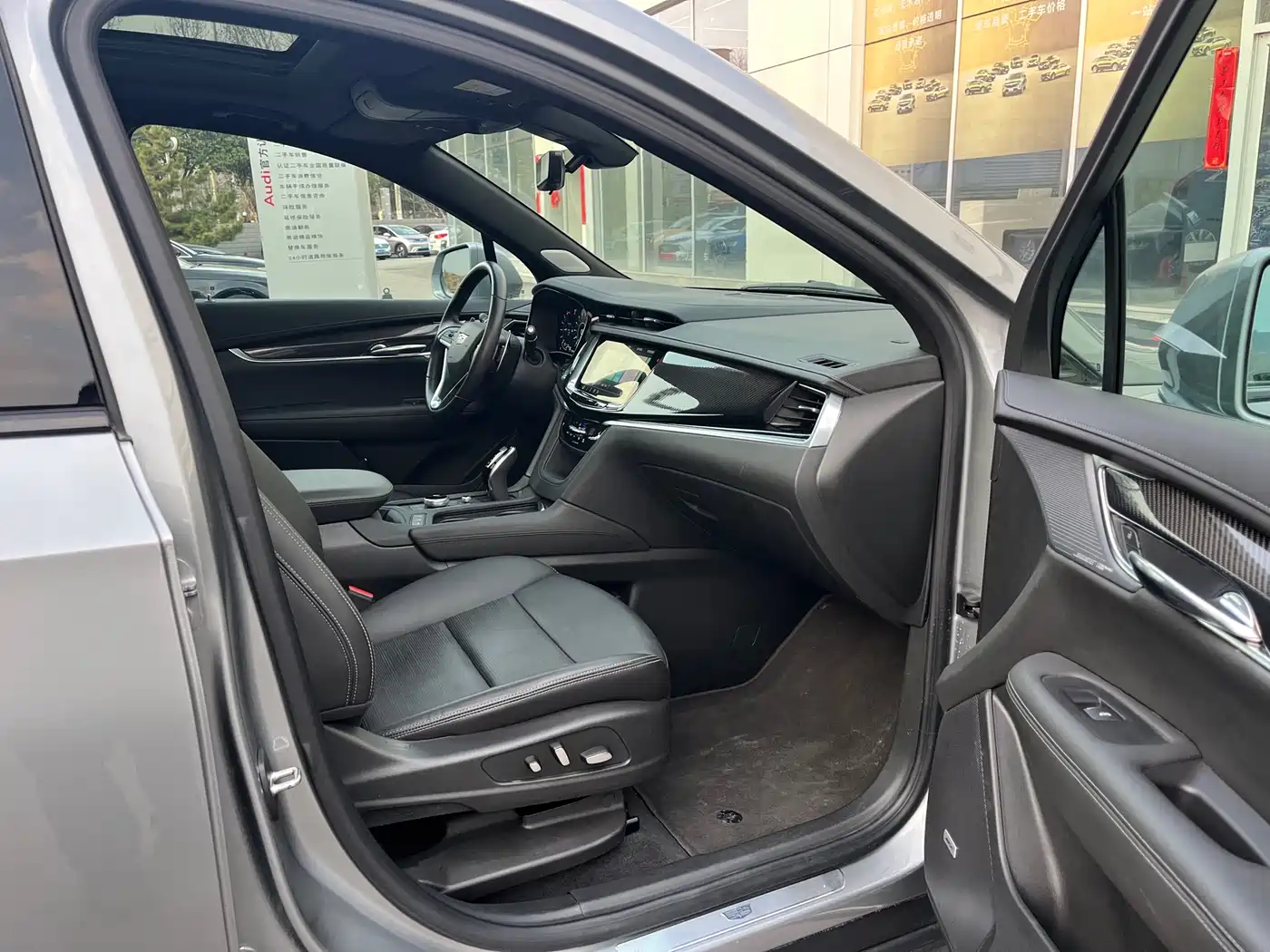 Cadillac XT6 2025 2.0T 6-Seater AWD Executive Black Label Edition фото 19