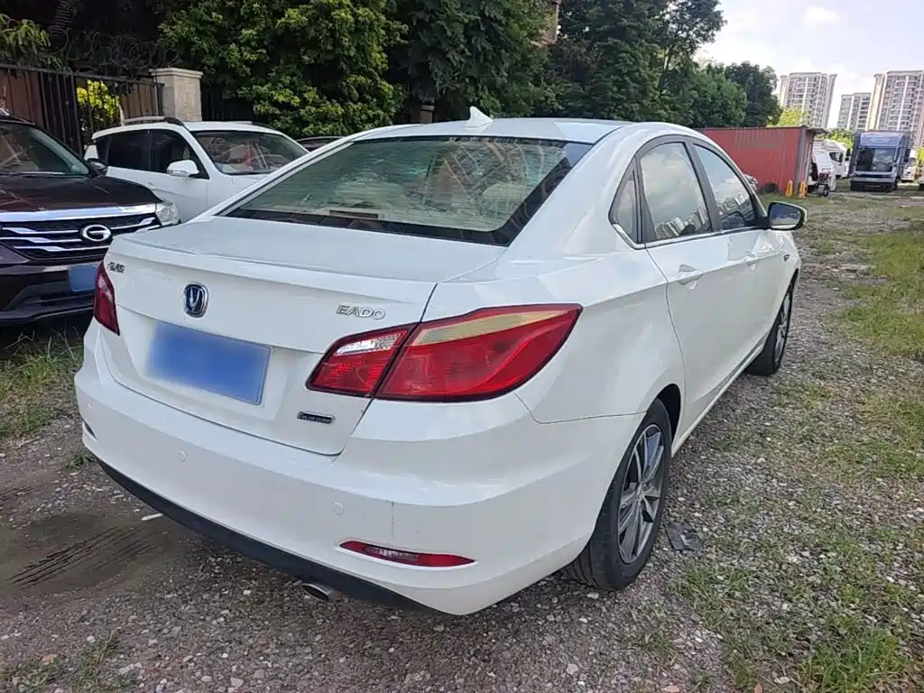 Фото 7 - Changan Eado