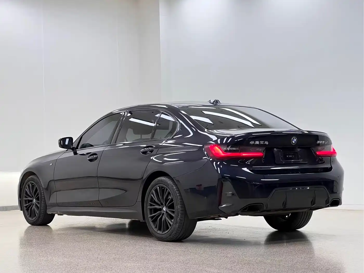 BMW 3 Series 2024 325i M Sport Shadowline Package фото 5