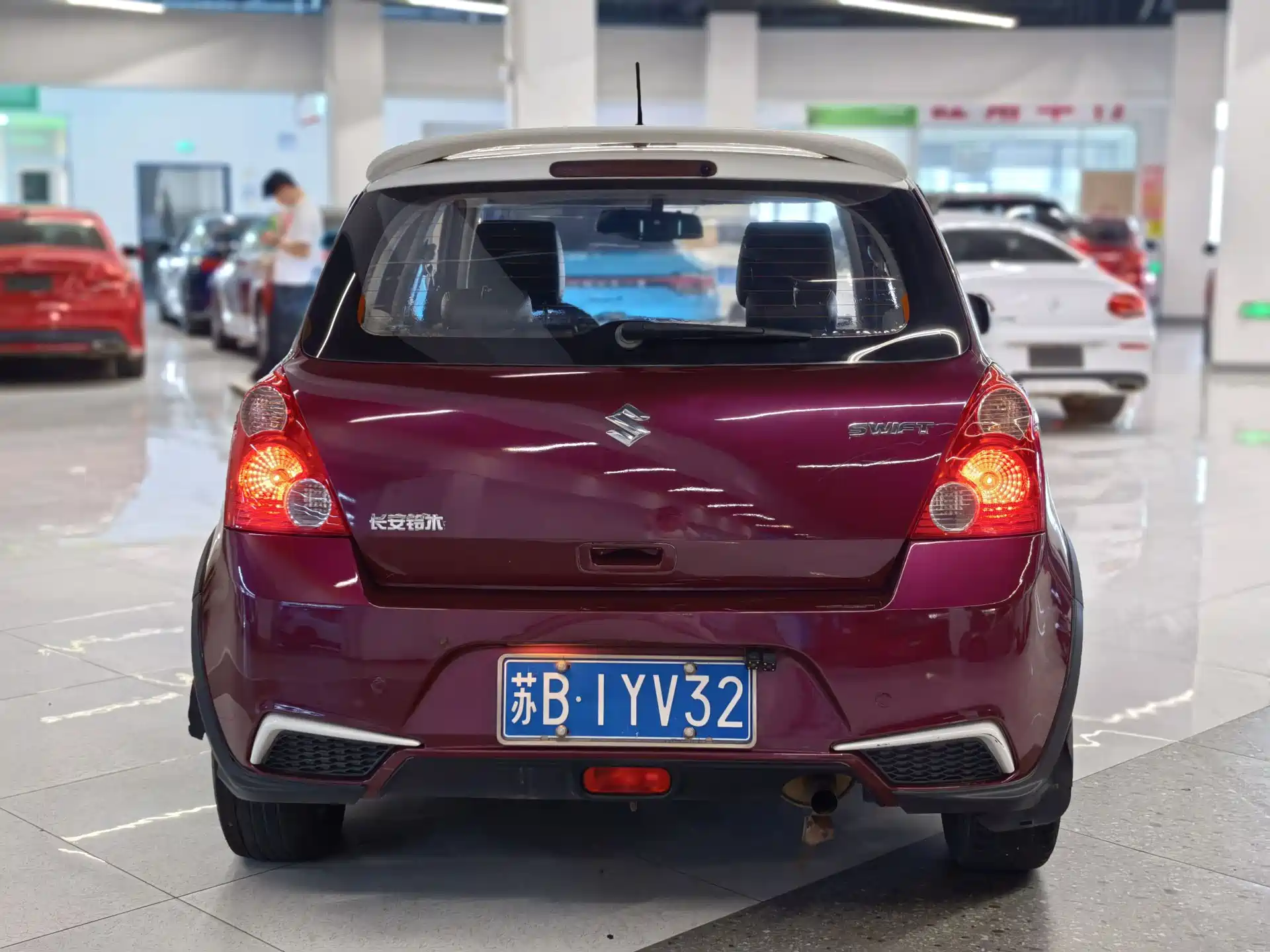 Фото 4 - Suzuki Swift