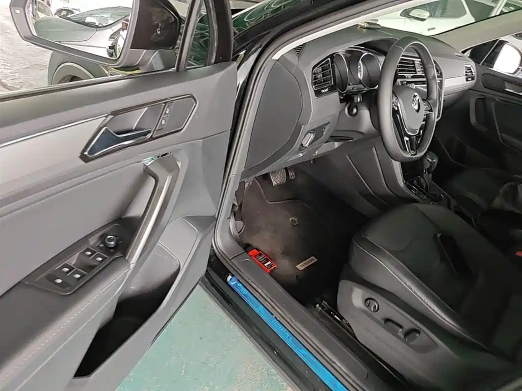 Volkswagen Tiguan L 2018 Facelift 330TSI Automatic 2WD Luxury Edition фото 16