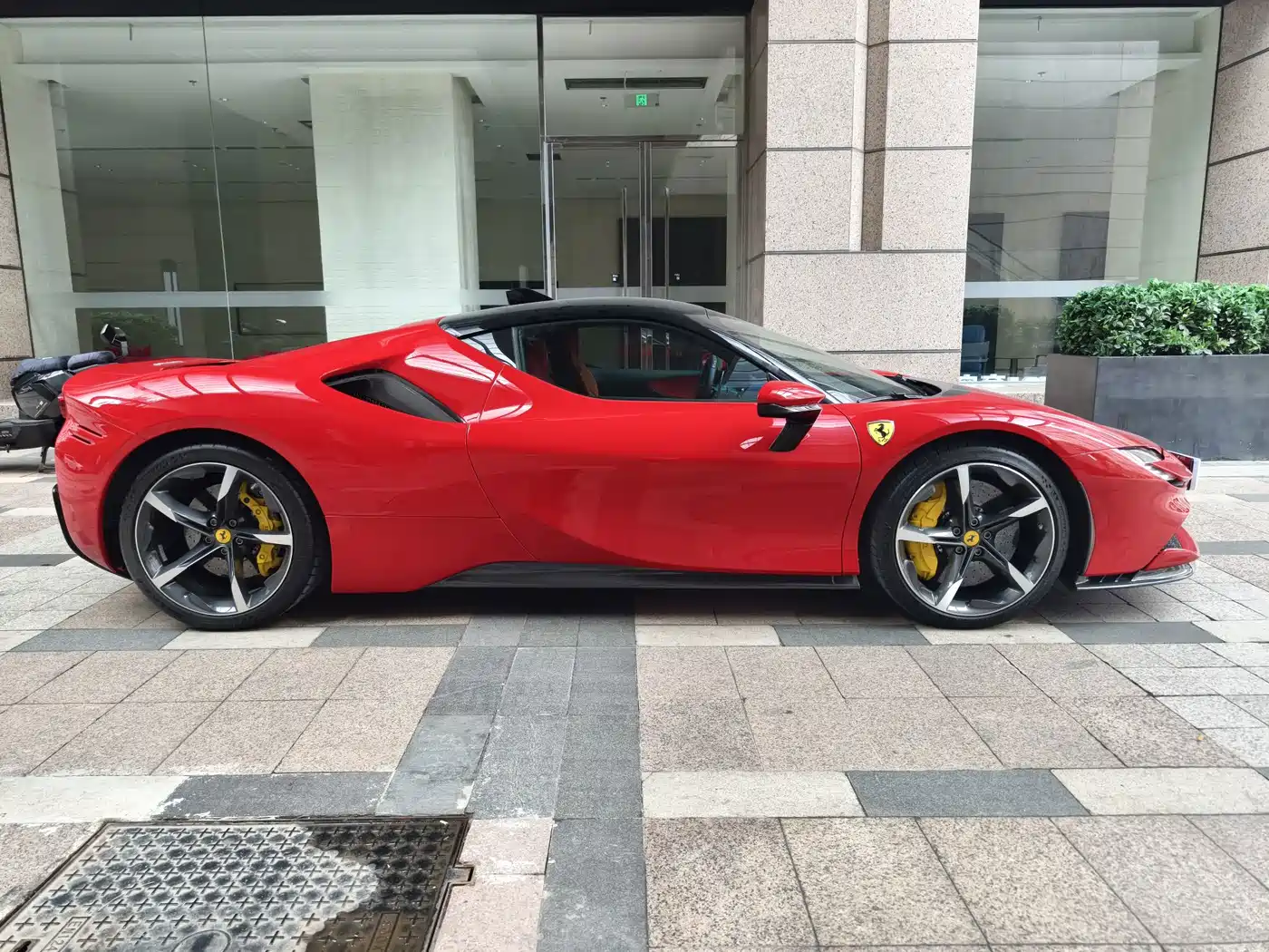 Ferrari SF90 2021 2020 3.9T V8 Stradale