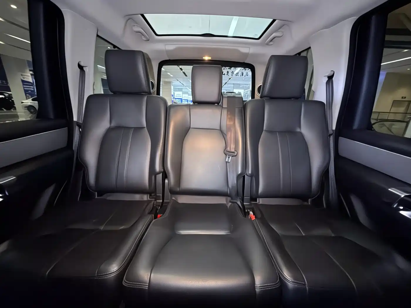 Land Rover Discovery 2016 3.0 SC Gloss Black Collector's Edition HSE фото 24