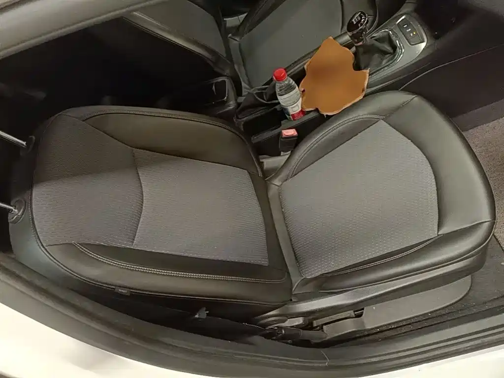 Chevrolet Cruze 2017 1.5L Manual Stylish фото 25