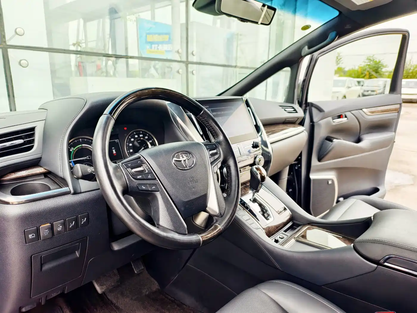 Toyota Vellfire 2021 Crown Hybrid 2.5L HV Supreme Edition фото 10