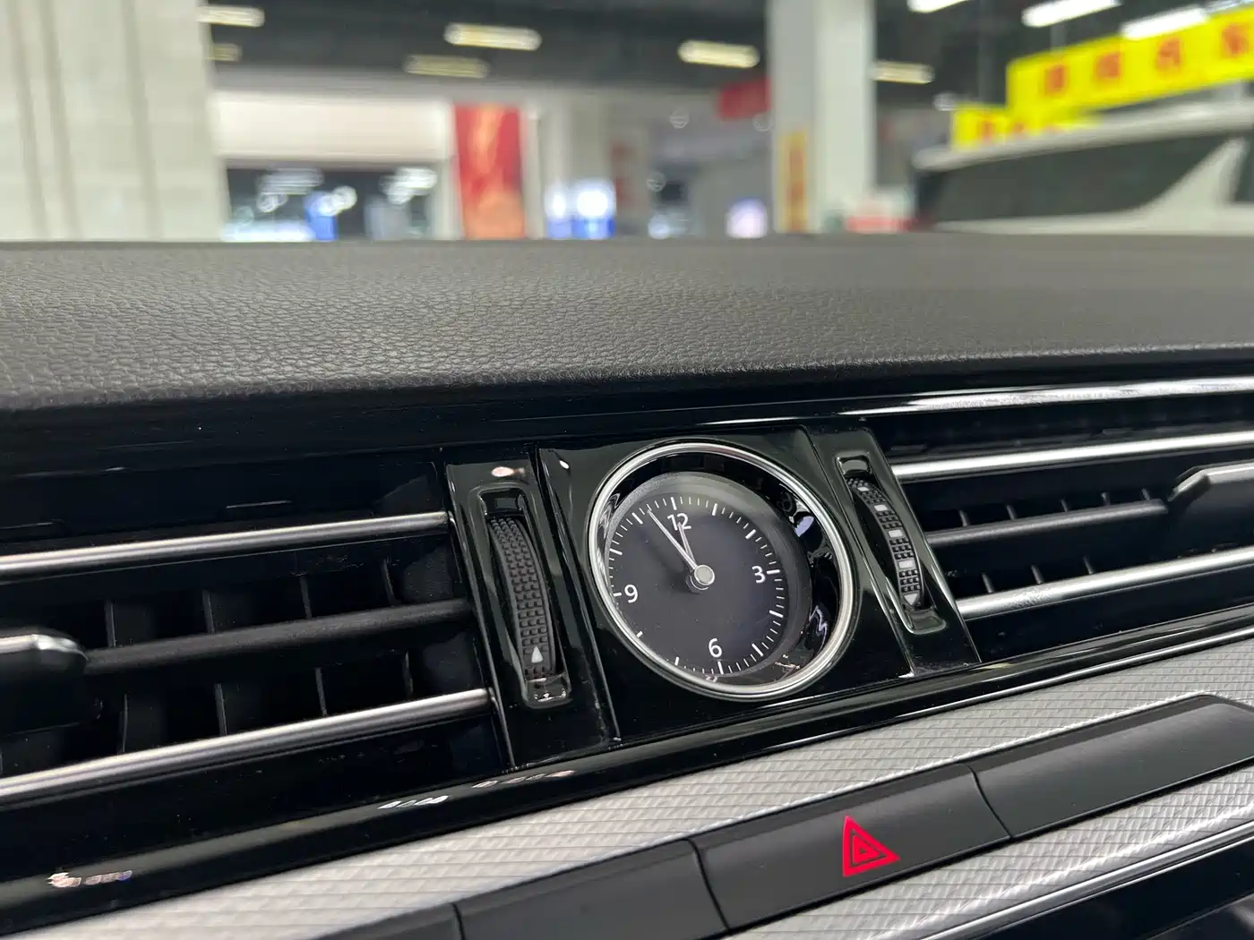 Volkswagen Magotan 2023 Model 2 Million Commemorative Edition 330TSI DSG Luxury фото 19
