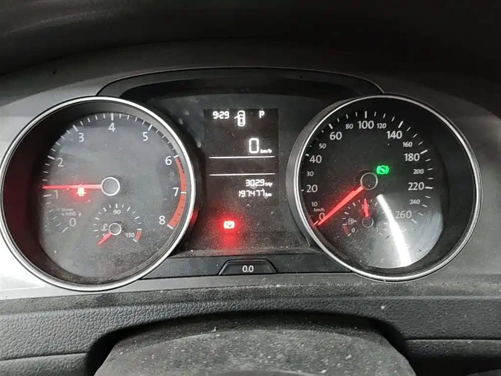 Volkswagen Golf 2014 1.6L Automatic Fashion Edition фото 18