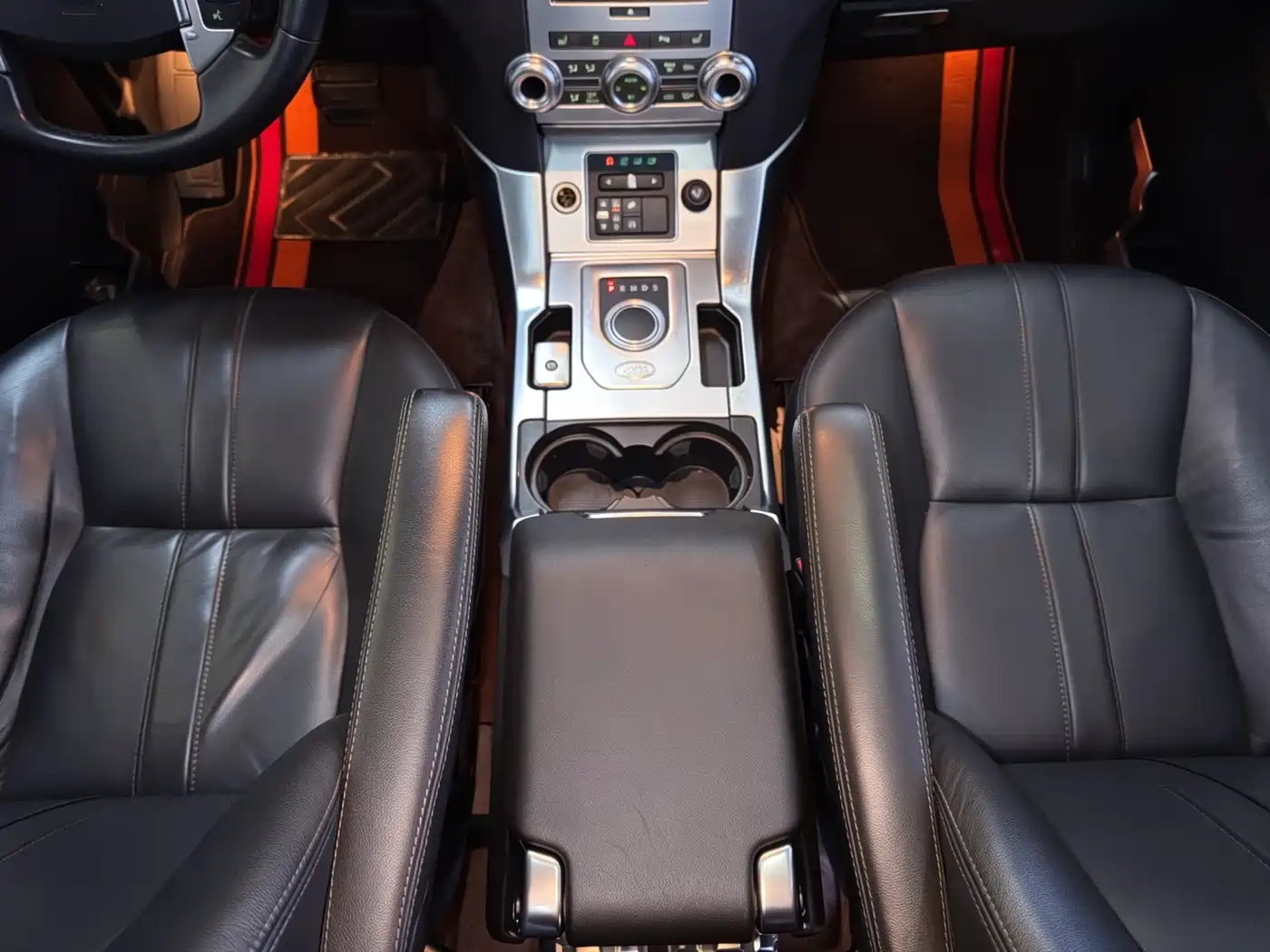 Land Rover Discovery 2016 3.0 SC Gloss Black Collector's Edition HSE фото 19