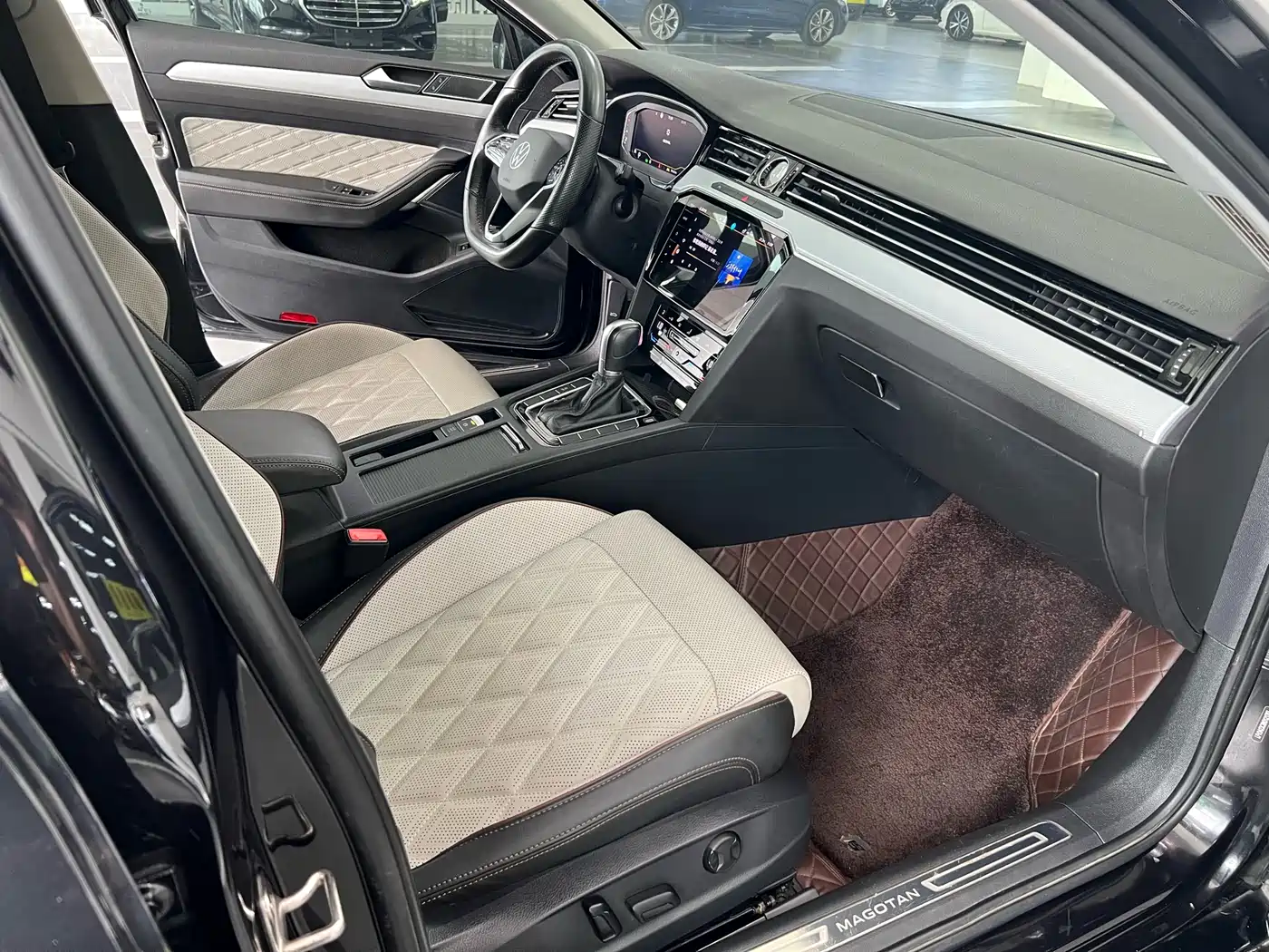 Volkswagen Magotan 2023 Model 2 Million Commemorative Edition 330TSI DSG Luxury фото 8