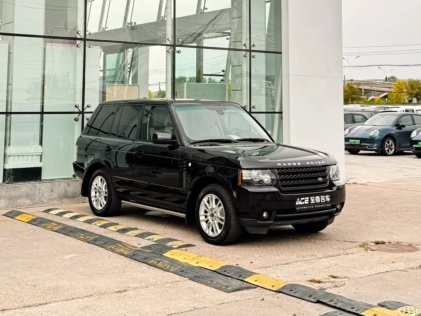 Land Rover Range Rover 2012 5.0 NA V8 фото 3